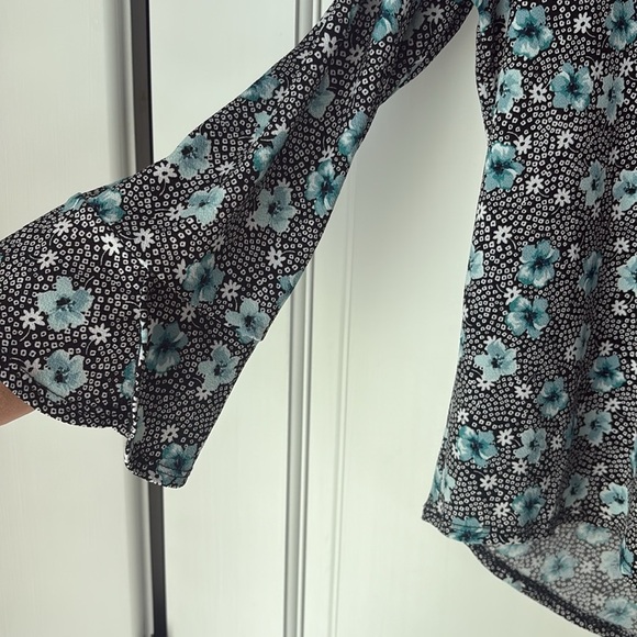 Elle Floral Print Blouse - Black and Blue large - Picture 4 of 5